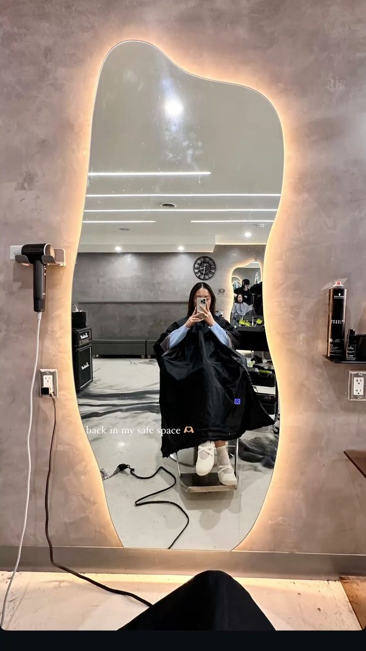 Led curved mirror